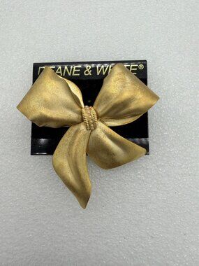 NOS Deane & White Gold Tone Bow Brooch with Faux Pearls